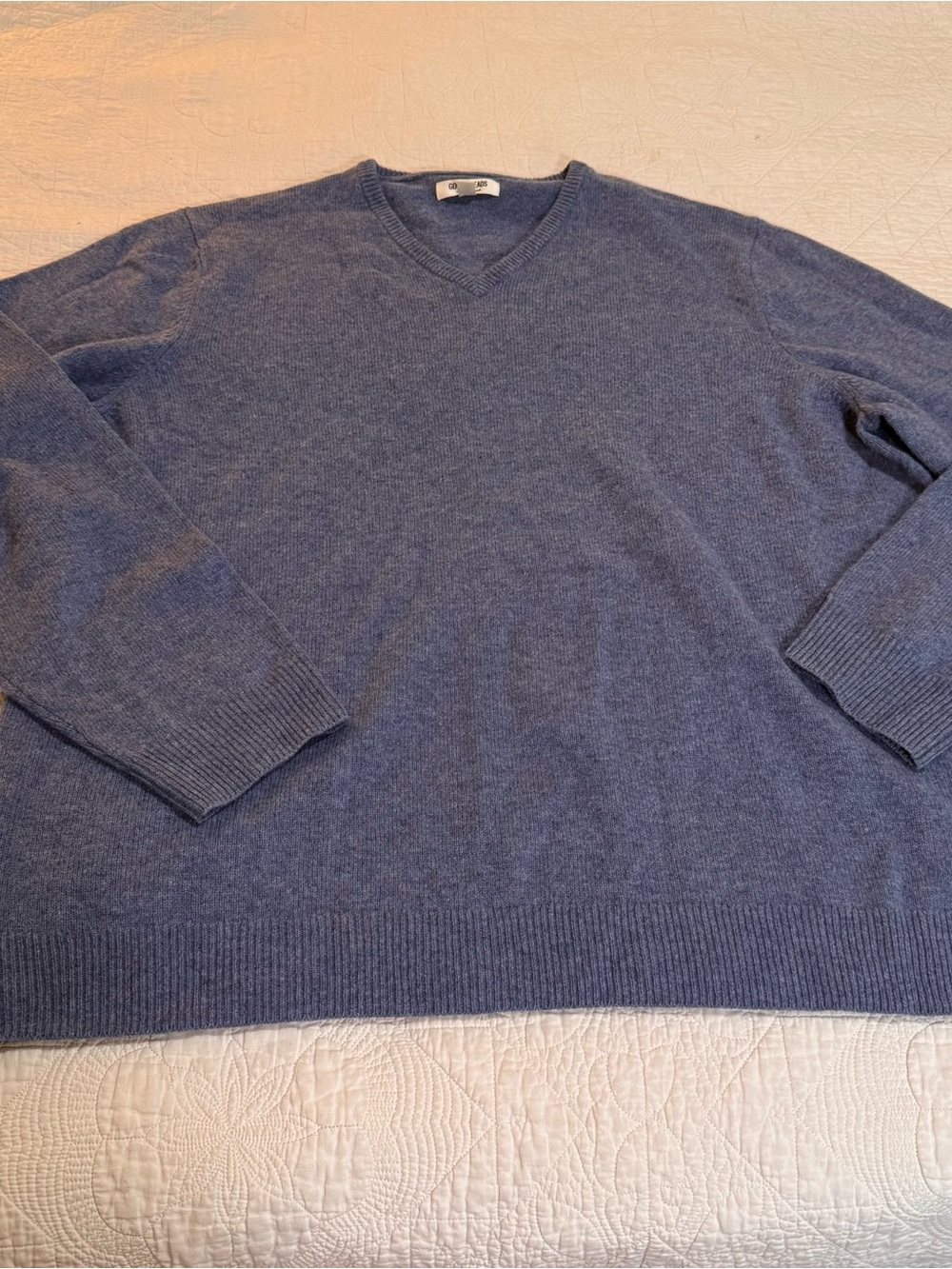 Classic Men's V-Neck Sweater  Lambswool - Blue